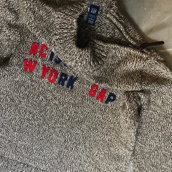 Gap boys toddler sweater - Picture 2 of 2